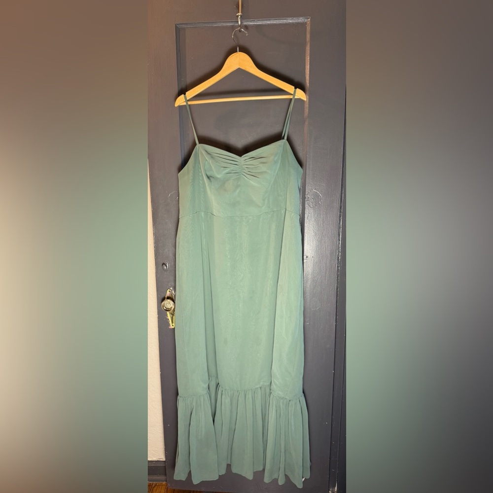 Elegant Green Spaghetti Strap Dress